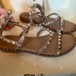Steve Madden travel tan studded sandals